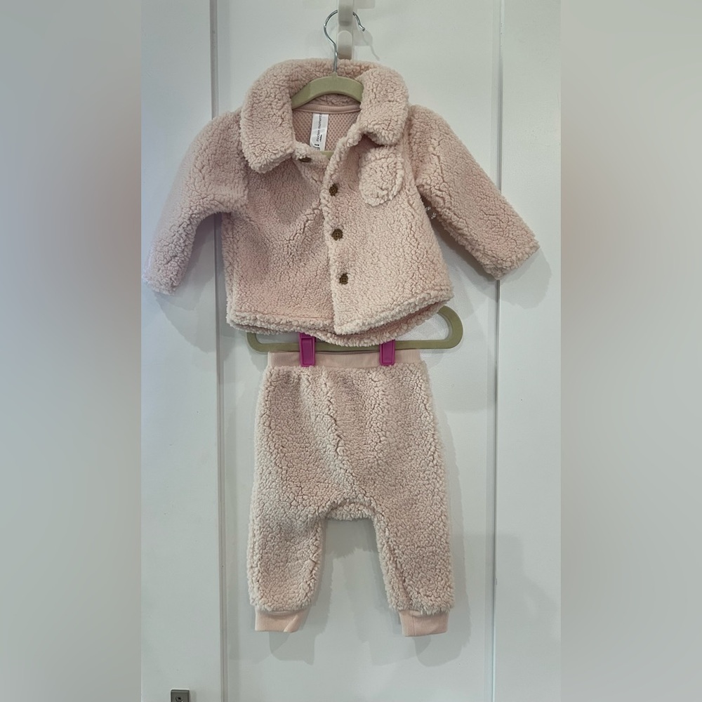 ⭐️3/$22⭐️ NWOT Cozy Pink Kids Matching Set. Size 6-9 months